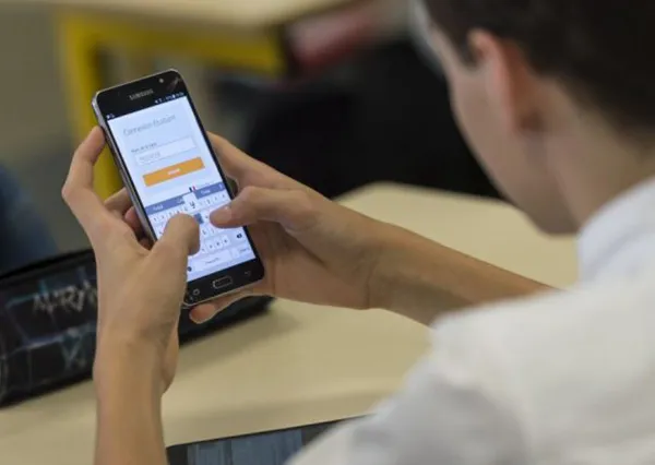 jammer machine French schools use jammers to prevent students from using mobile phones